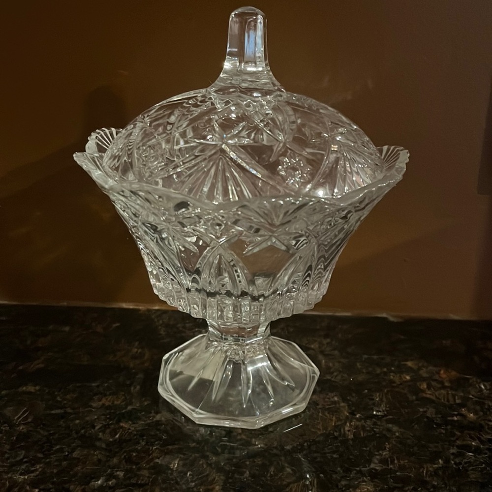 🚪NWT Glass candy bowl /decorative bowl with lid